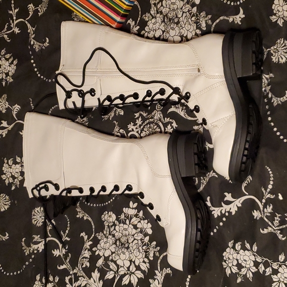 NIB Vintage White 12 Hole Combat Boots - Picture 2 of 6